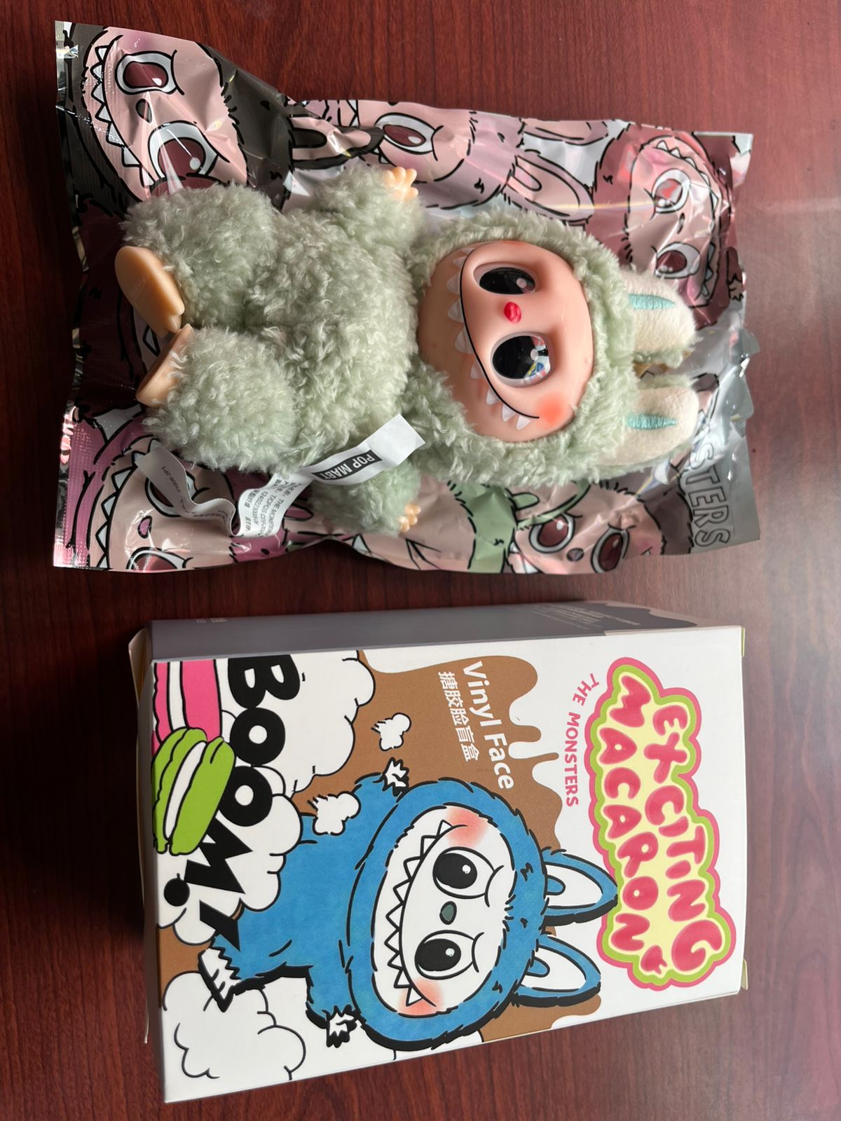 LABUBU EXITING  MACARON